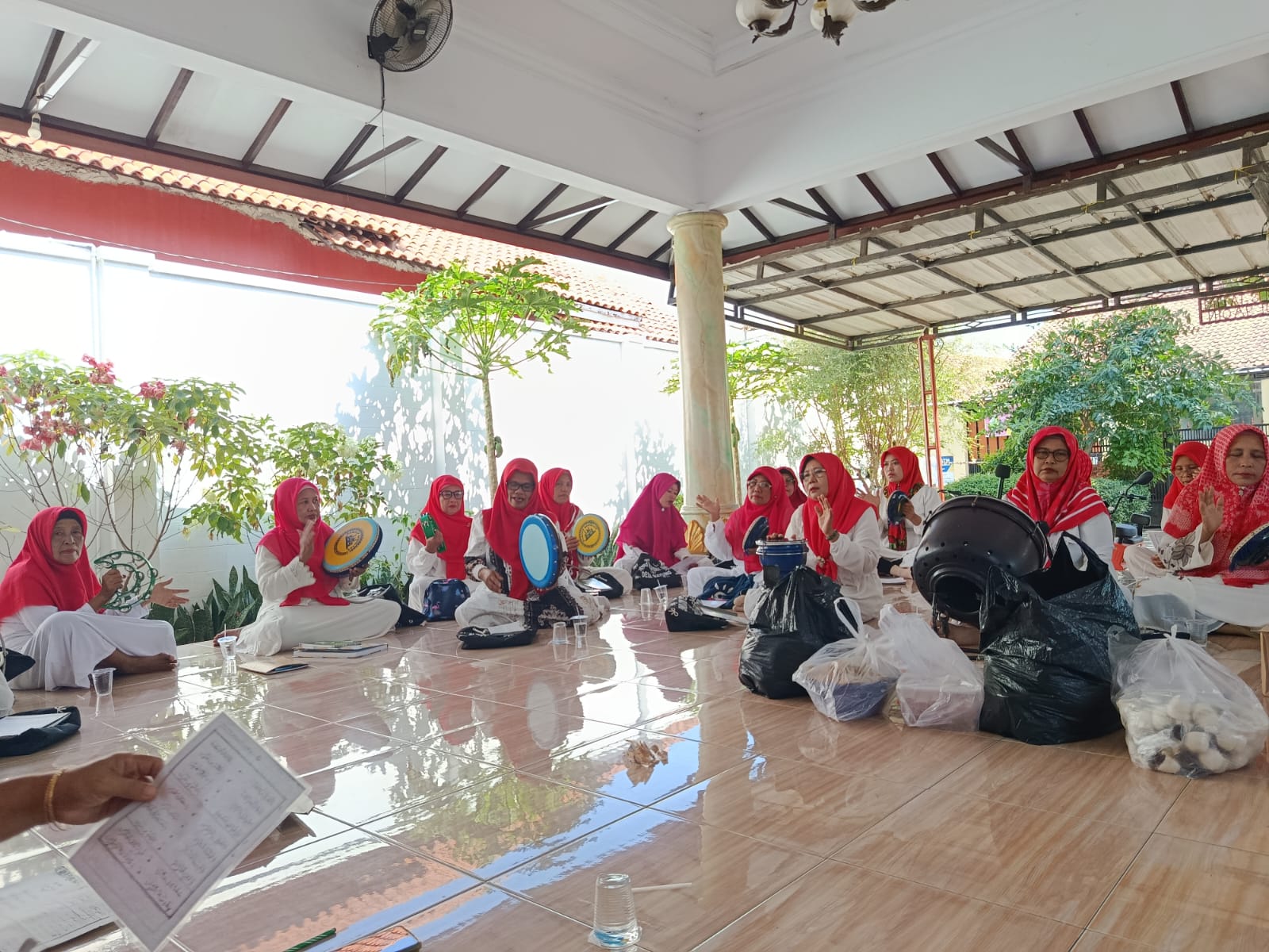 Marhaban ibu-ibu pendopo