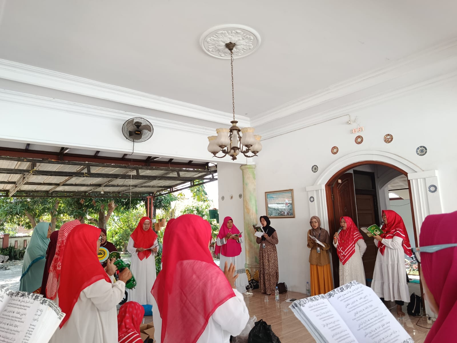 Marhaban ibu-ibu pendopo