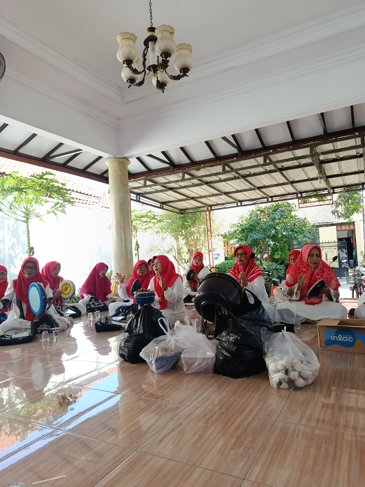 Marhaban ibu-ibu pendopo