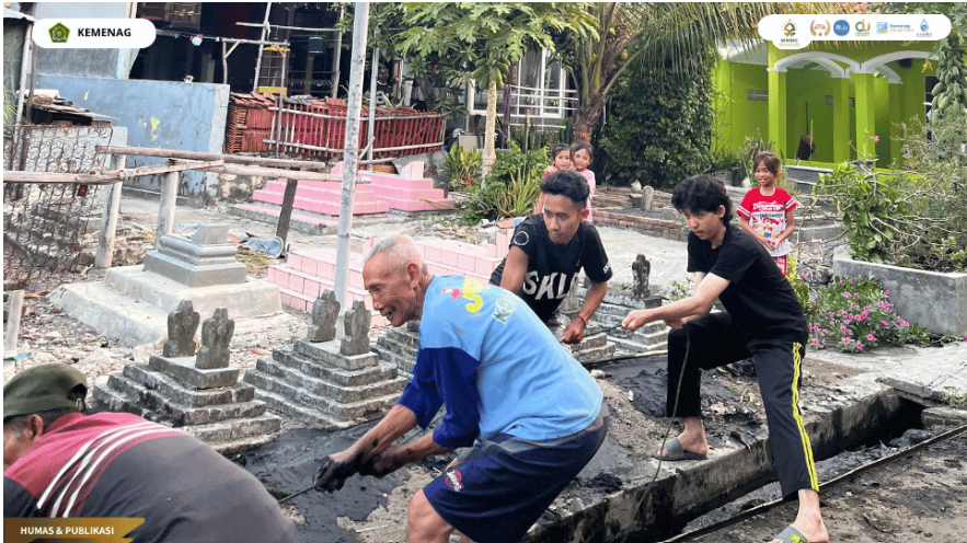 KKN Kelompok 45 UIN Siber Cirebon Perkuat Budaya Gotong Royong, Bersama Warga Mayung Wujudkan Lingkungan Bersih dan Sehat